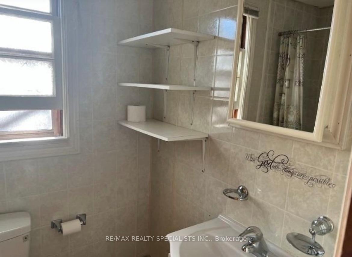 Photo 6 of Unit B, 113 31st Street, Wasaga Beach — HOMEH