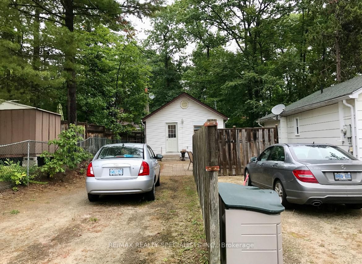 Photo 8 of Unit B, 113 31st Street, Wasaga Beach — HOMEH