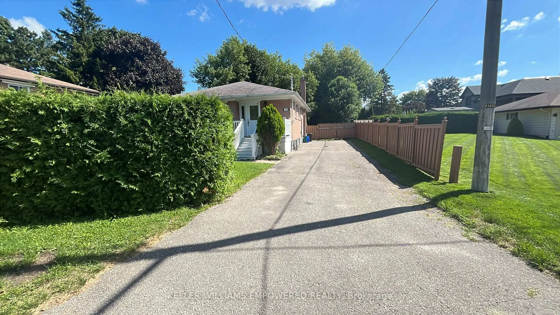 Photo 3 of Unit Lower, 17 Collins Crescent, Aurora, Aurora Heights — HOMEH