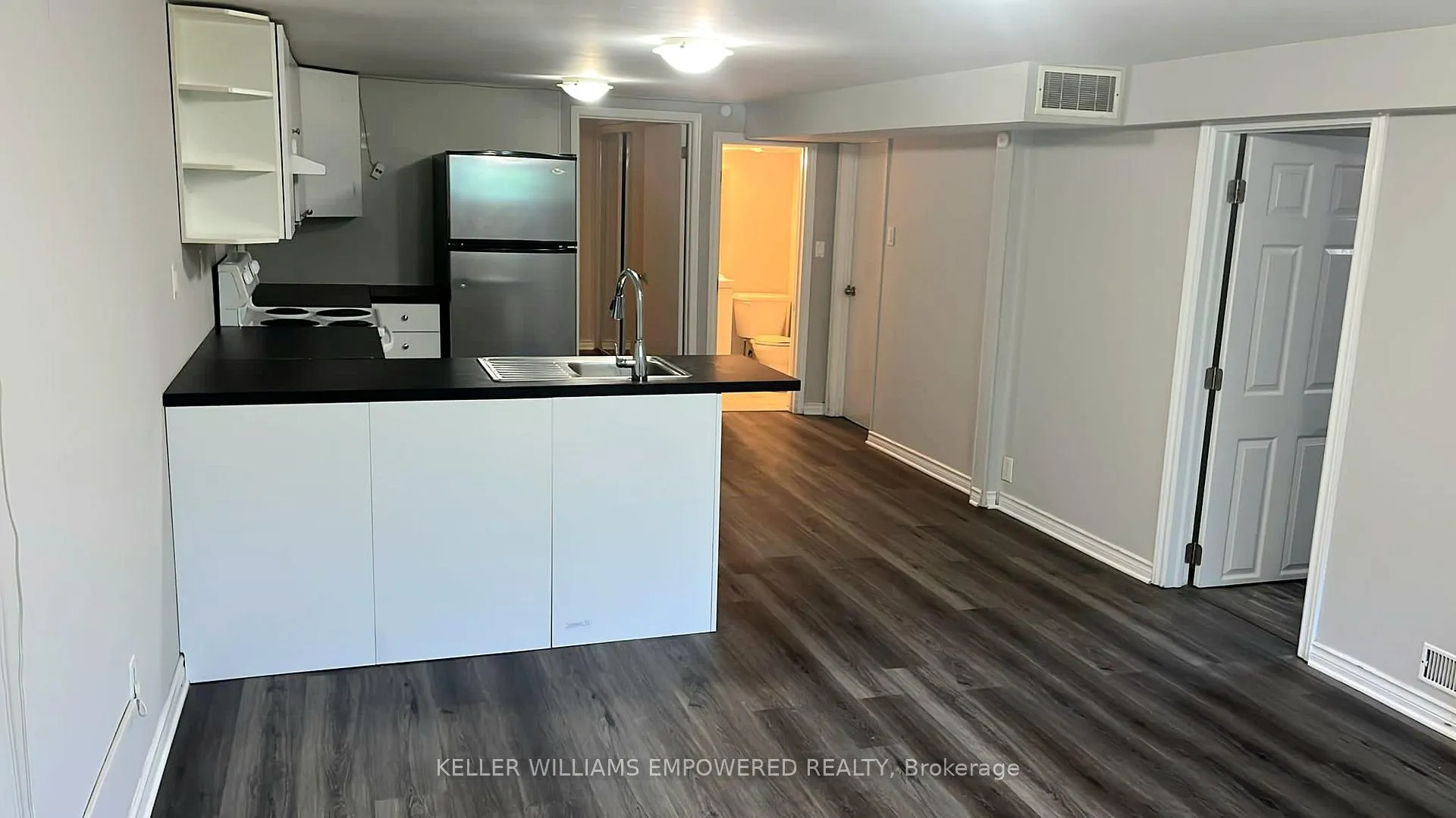 Photo 7 of Unit Lower, 17 Collins Crescent, Aurora, Aurora Heights — HOMEH