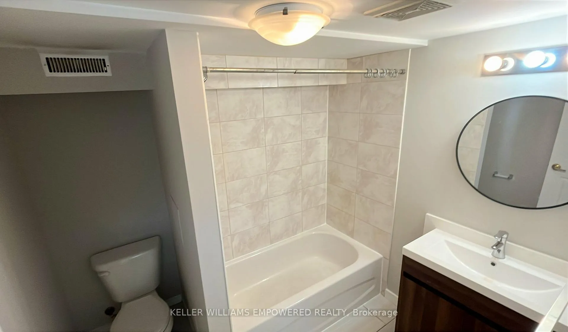 Photo 21 of Unit Lower, 17 Collins Crescent, Aurora, Aurora Heights — HOMEH