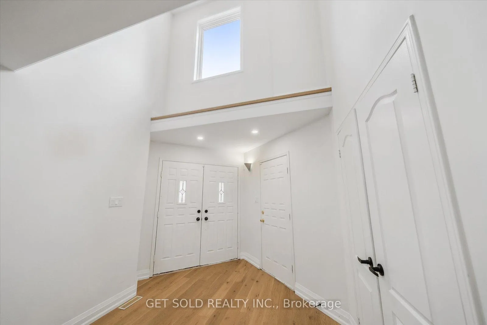 Photo 4 of 27 Edenbridge Drive, Vaughan, Beverley Glen — HOMEH