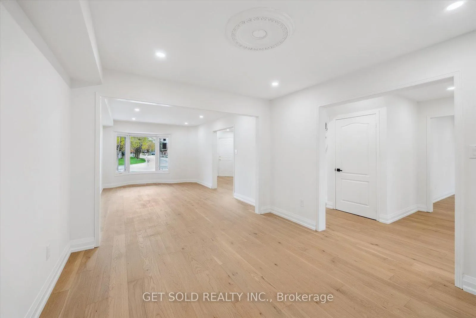 Photo 8 of 27 Edenbridge Drive, Vaughan, Beverley Glen — HOMEH