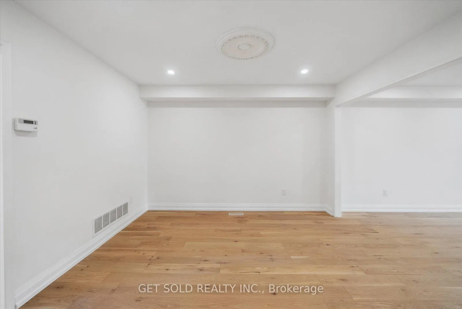 Photo 9 of 27 Edenbridge Drive, Vaughan, Beverley Glen — HOMEH