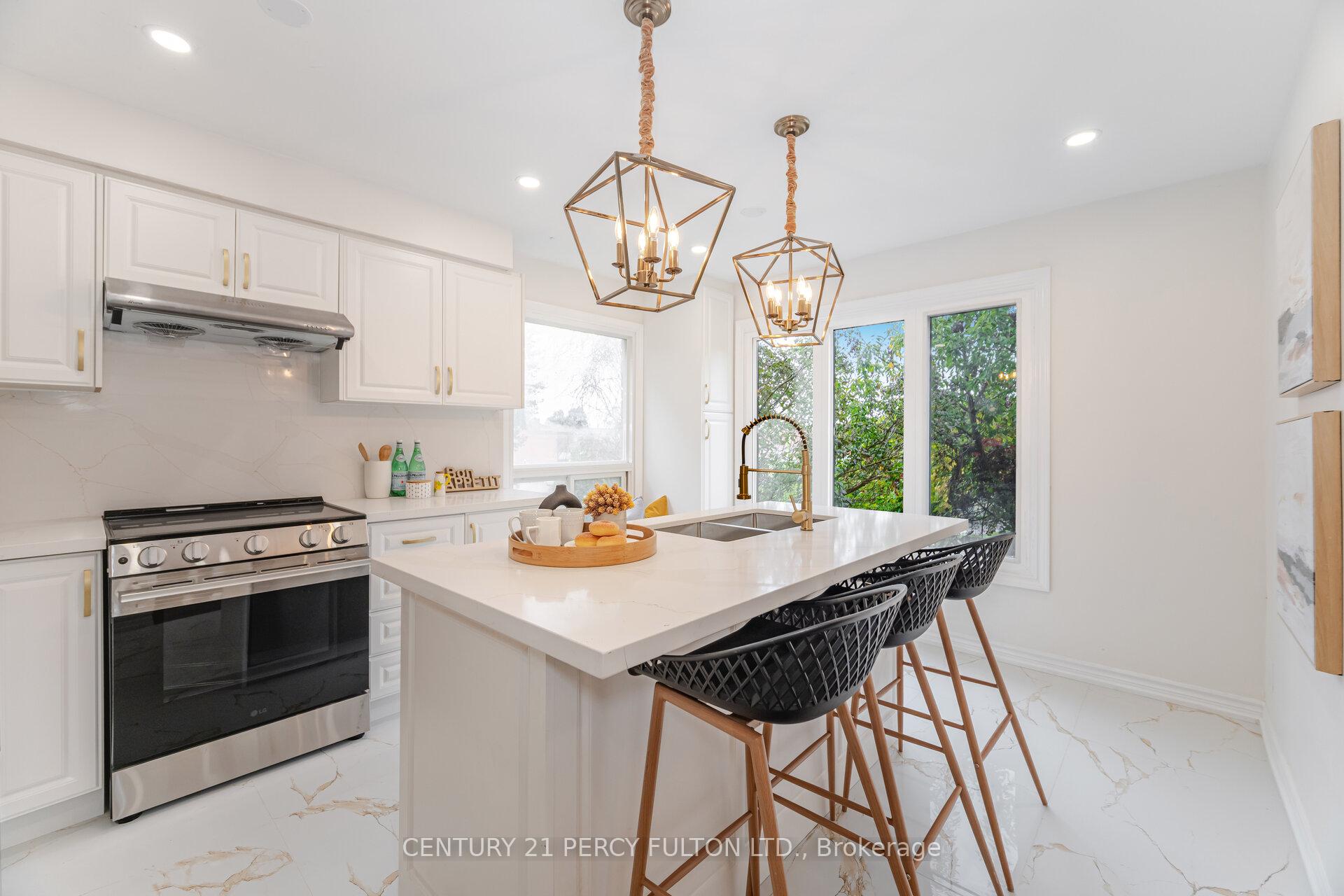 Photo 11 of 22 Lowder Place, Whitby, Blue Grass Meadows — HOMEH