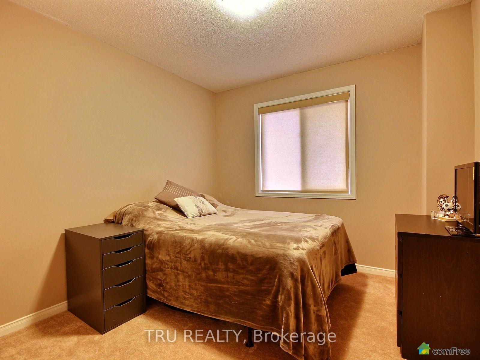 Photo 7 of 226 Lamplighters Drive, Ottawa, Barrhaven - Cedargrove/Fraserdale — HOMEH