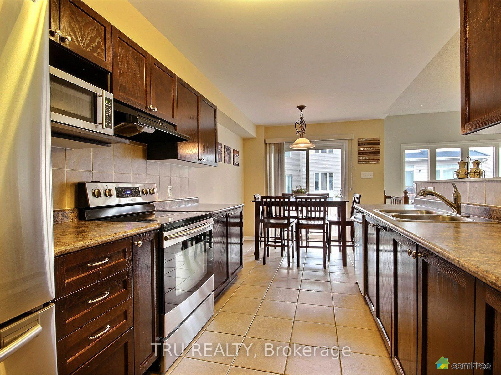 Photo 13 of 226 Lamplighters Drive, Ottawa, Barrhaven - Cedargrove/Fraserdale — HOMEH