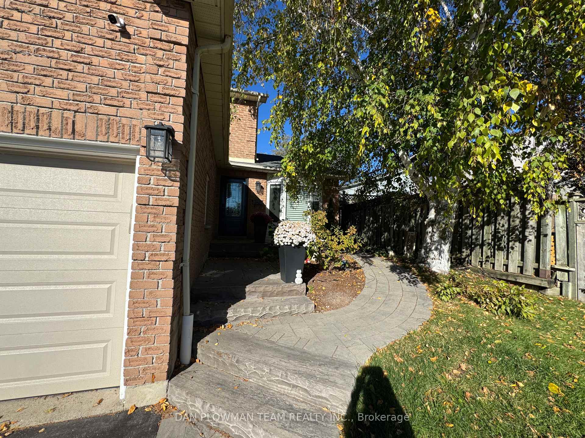 Photo 2 of 37 Wood Drive, Whitby, Blue Grass Meadows — HOMEH