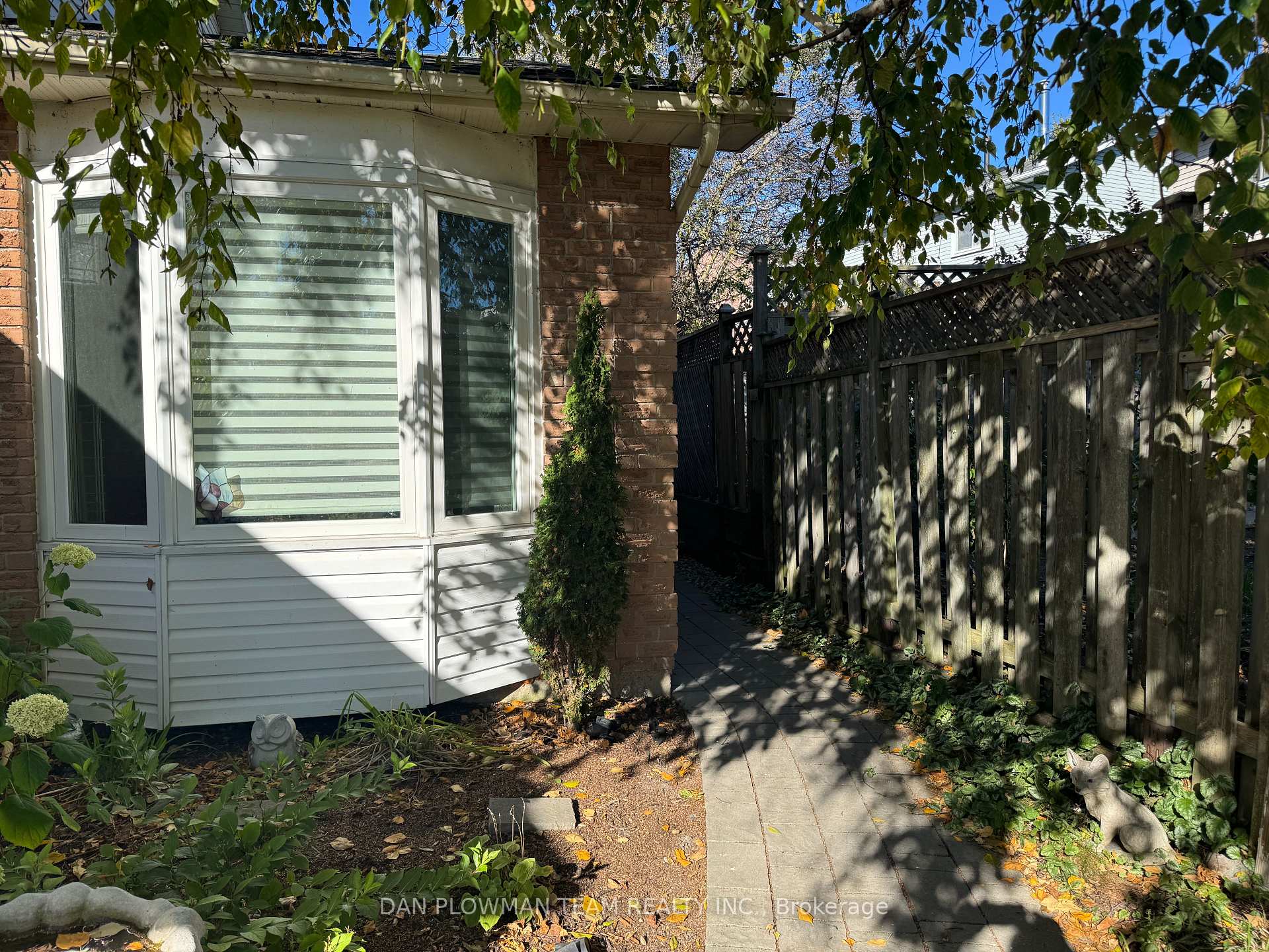 Photo 3 of 37 Wood Drive, Whitby, Blue Grass Meadows — HOMEH