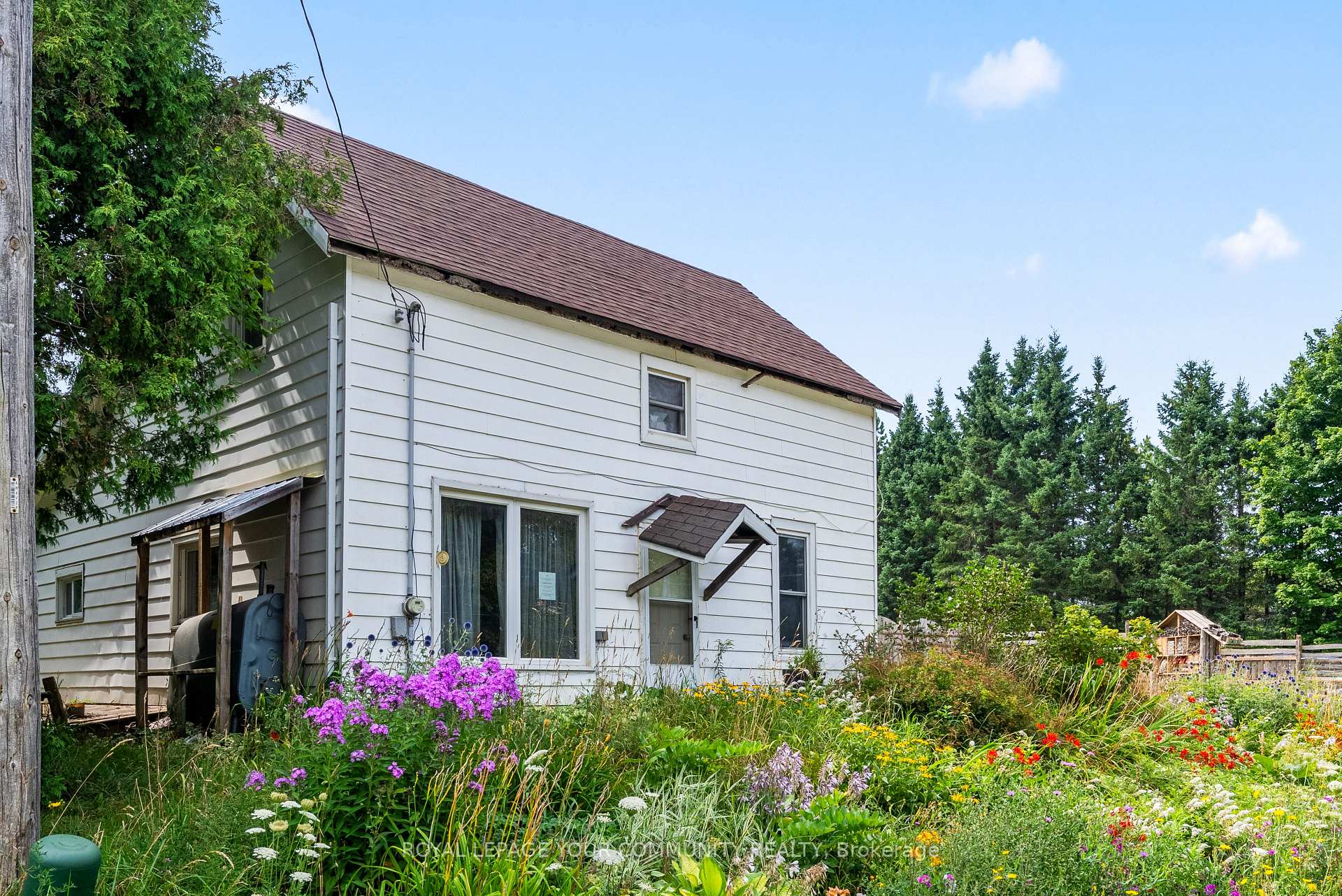 Front of 500218 Grey Road 12