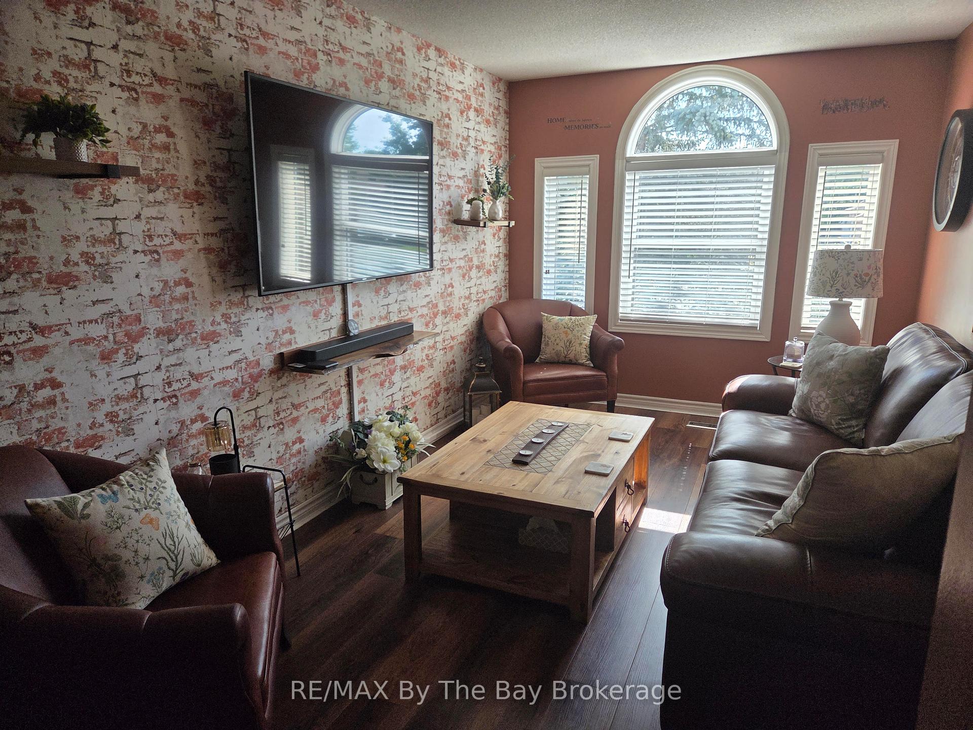 Photo 5 of 97 Glen Eton Road, Wasaga Beach — HOMEH