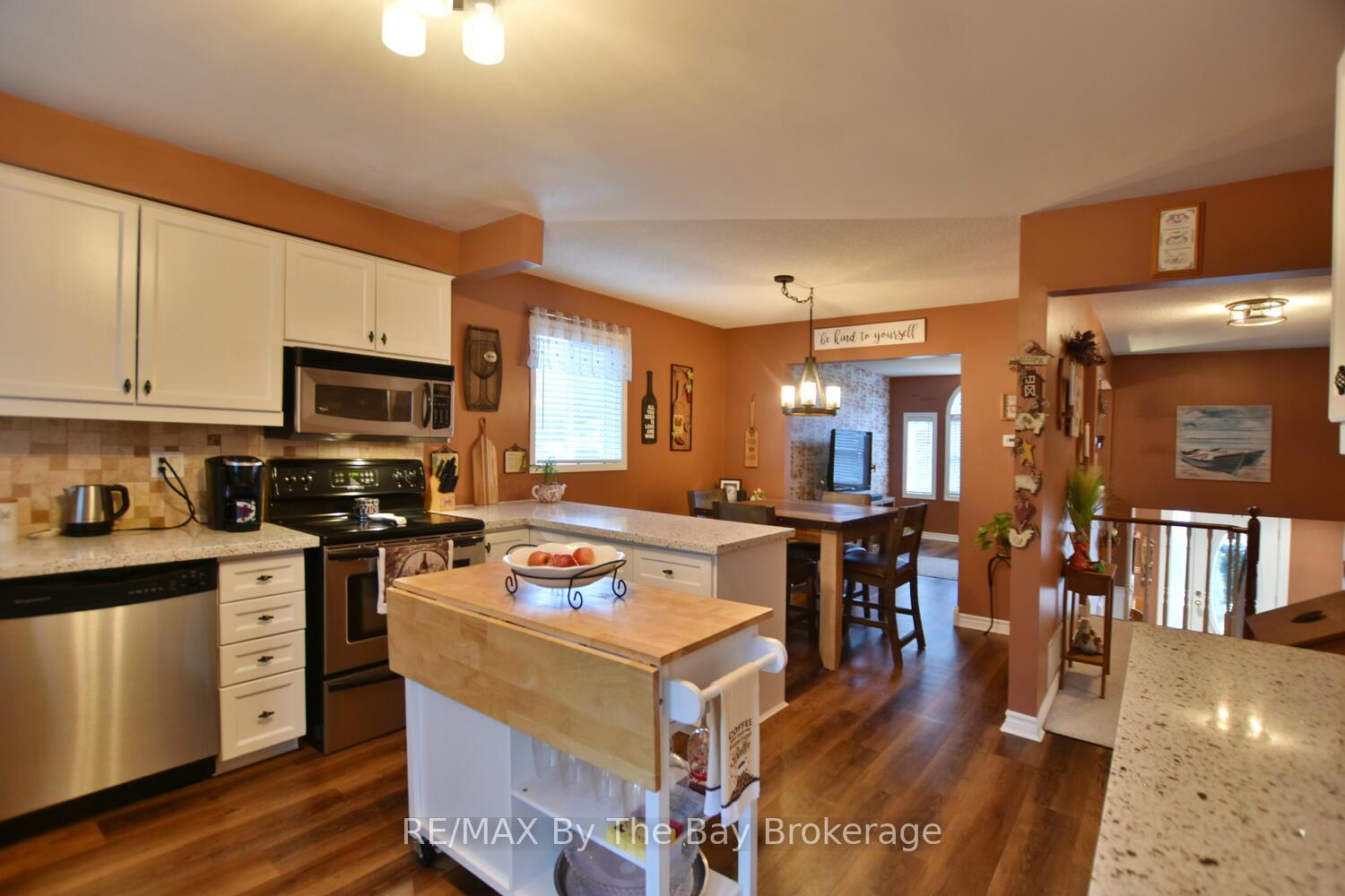 Photo 7 of 97 Glen Eton Road, Wasaga Beach — HOMEH