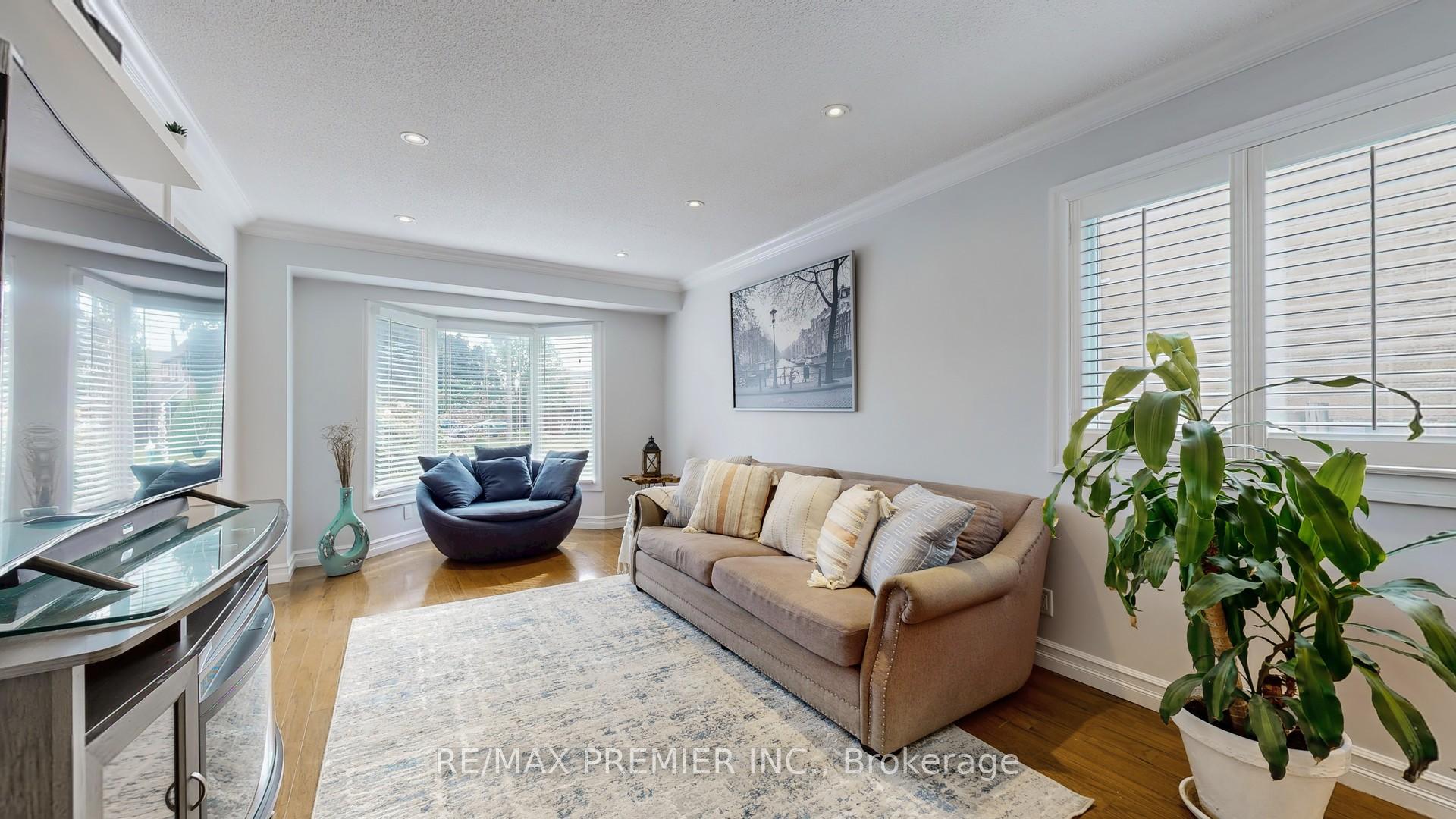 Photo 3 of 40 Stafford Crescent, Whitby, Blue Grass Meadows — HOMEH