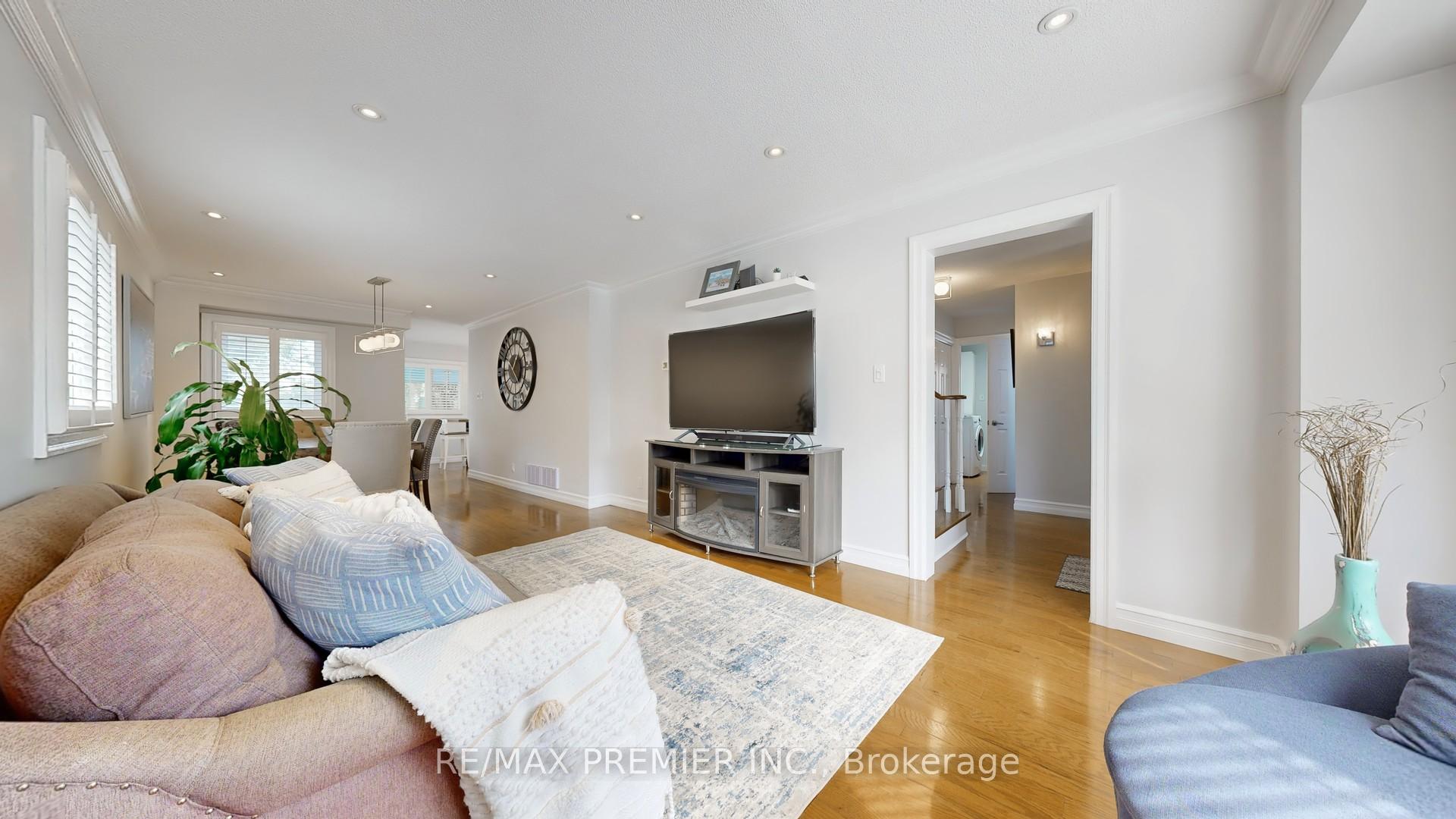 Photo 5 of 40 Stafford Crescent, Whitby, Blue Grass Meadows — HOMEH