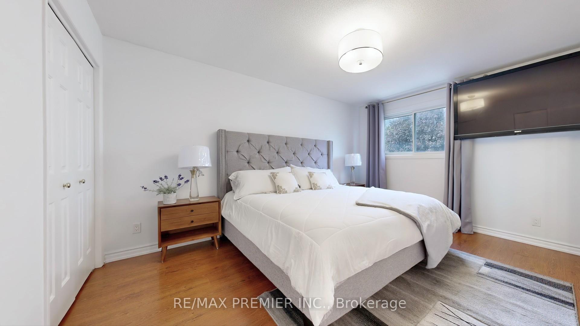 Photo 18 of 40 Stafford Crescent, Whitby, Blue Grass Meadows — HOMEH