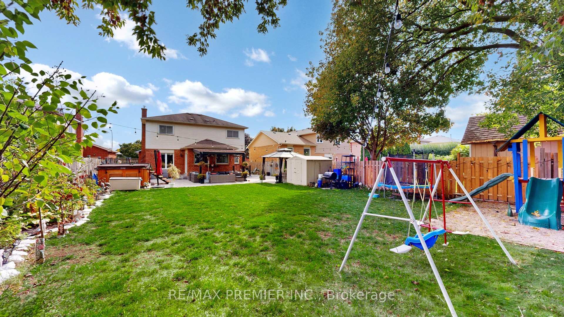 Photo 36 of 40 Stafford Crescent, Whitby, Blue Grass Meadows — HOMEH