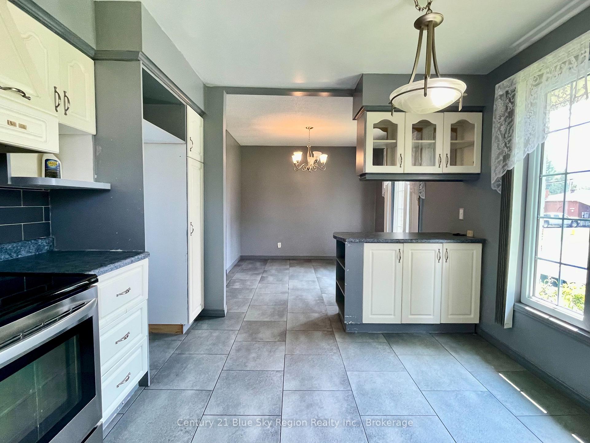 Photo 8 of 233 Salter Street, West Nipissing, Sturgeon Falls — HOMEH