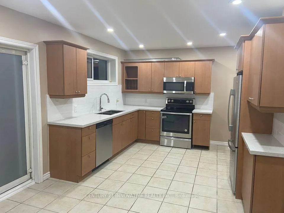 Photo 3 of 330 Rosedale Drive, Whitby, Downtown Whitby — HOMEH