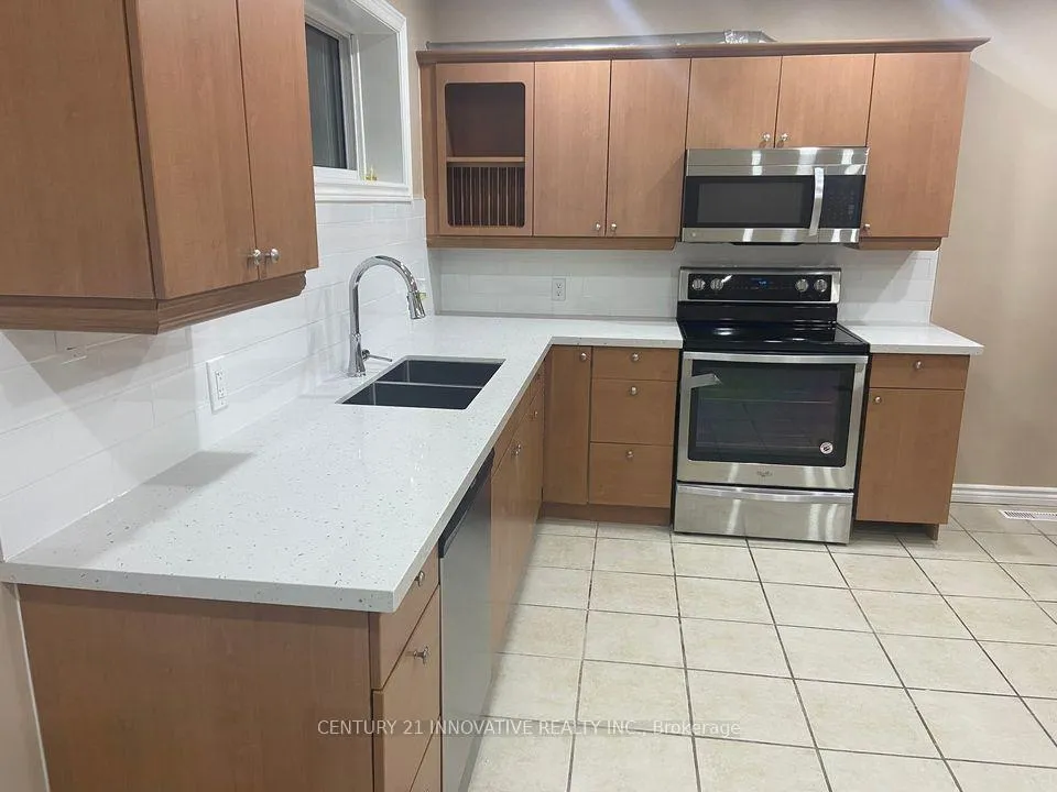 Photo 5 of 330 Rosedale Drive, Whitby, Downtown Whitby — HOMEH