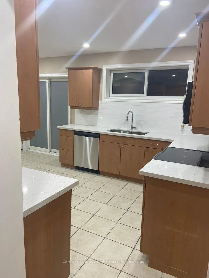 Photo 9 of 330 Rosedale Drive, Whitby, Downtown Whitby — HOMEH