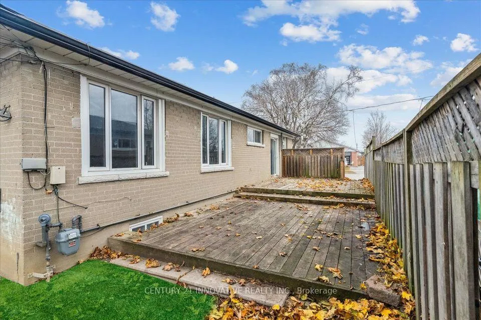 Photo 22 of 330 Rosedale Drive, Whitby, Downtown Whitby — HOMEH