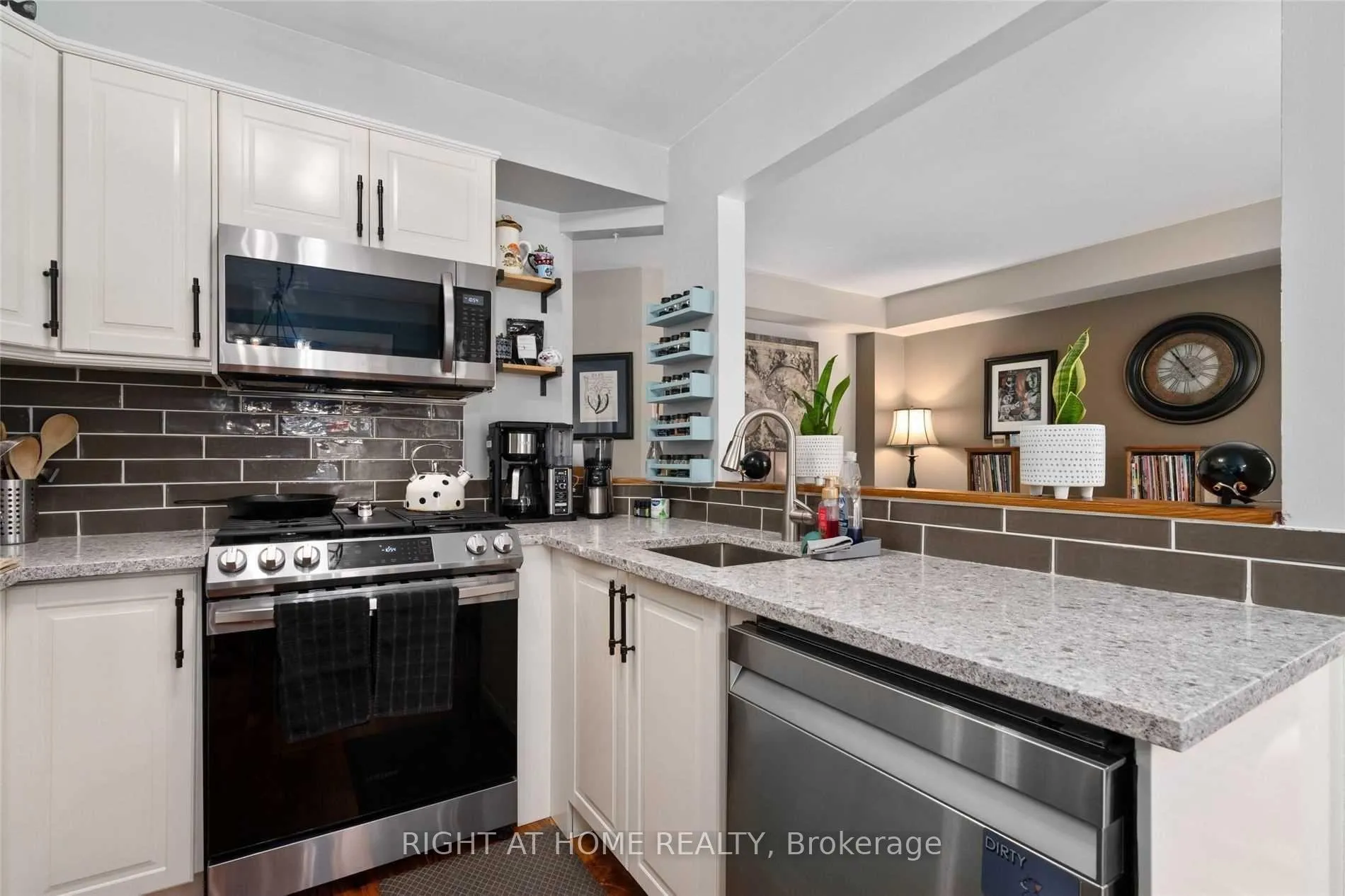 Photo 9 of 91 Brucker Road, Barrie, Holly — HOMEH