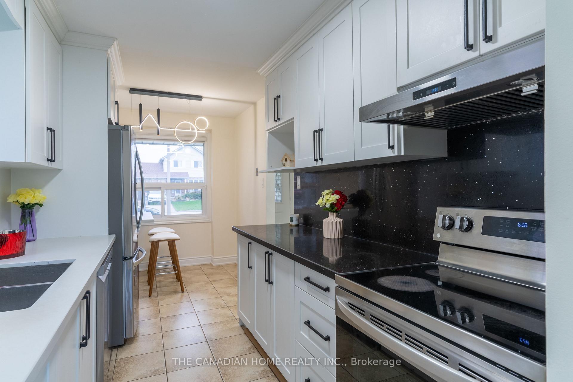 Photo 4 of 511B BARWICK Crescent E, Waterloo — HOMEH
