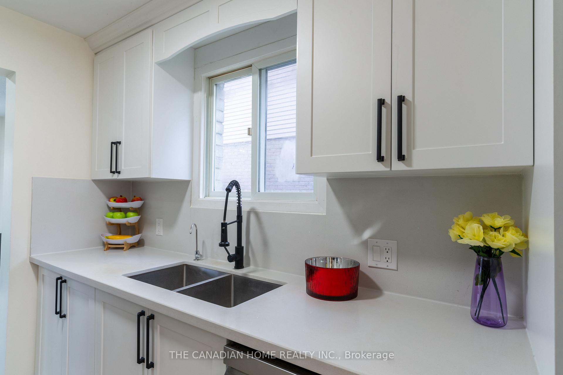 Photo 5 of 511B BARWICK Crescent E, Waterloo — HOMEH