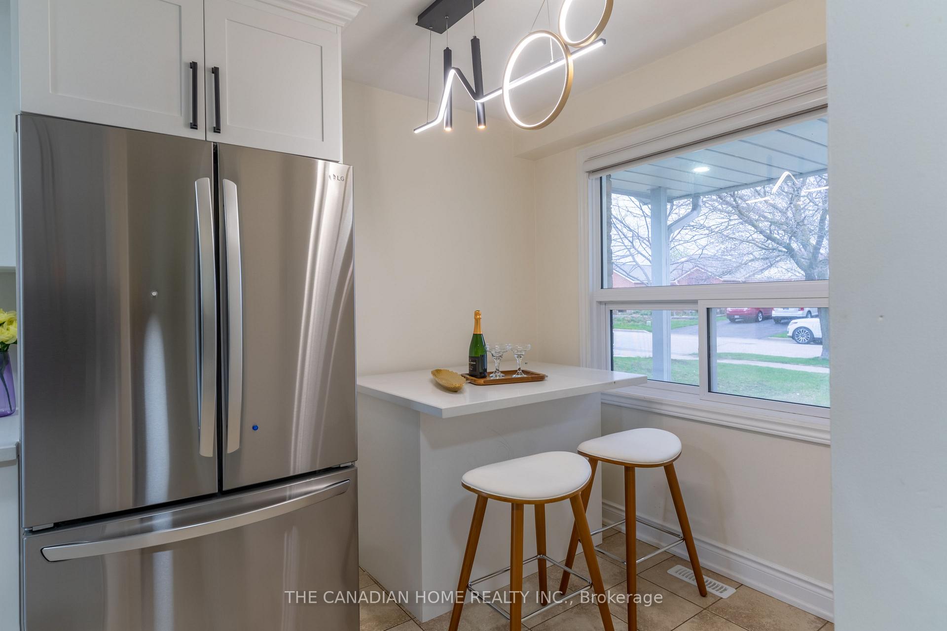 Photo 7 of 511B BARWICK Crescent E, Waterloo — HOMEH