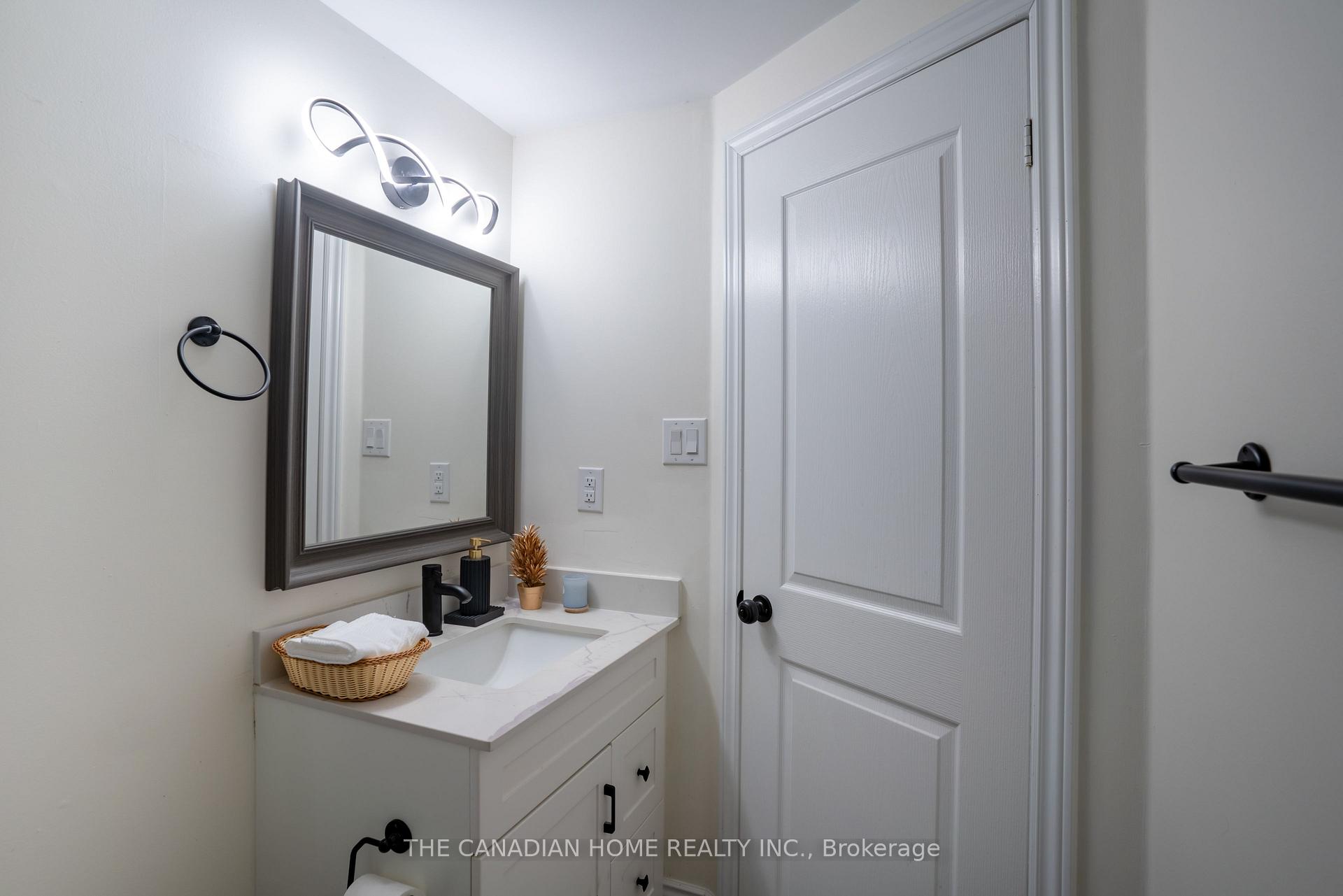 Photo 15 of 511B BARWICK Crescent E, Waterloo — HOMEH