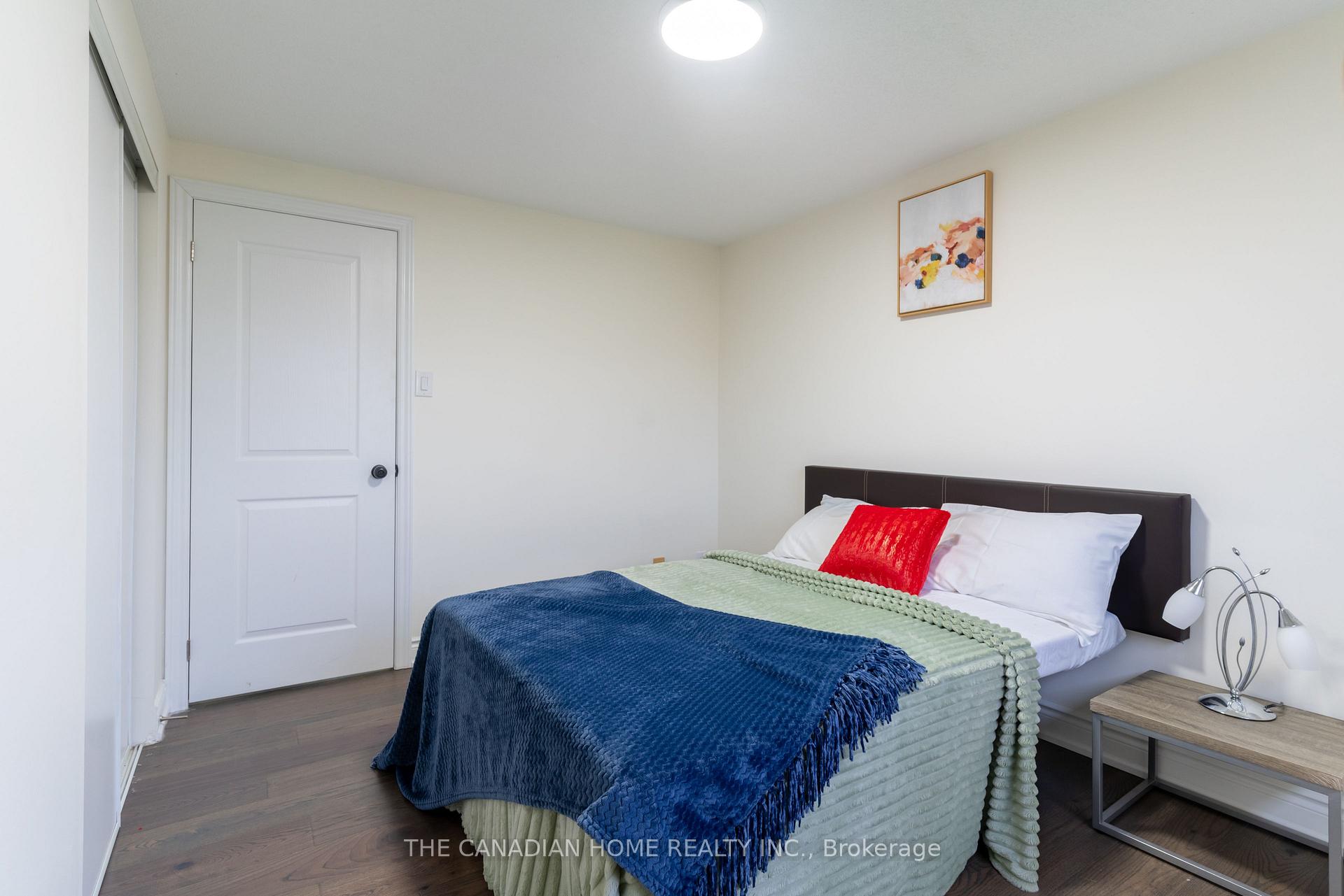 Photo 22 of 511B BARWICK Crescent E, Waterloo — HOMEH