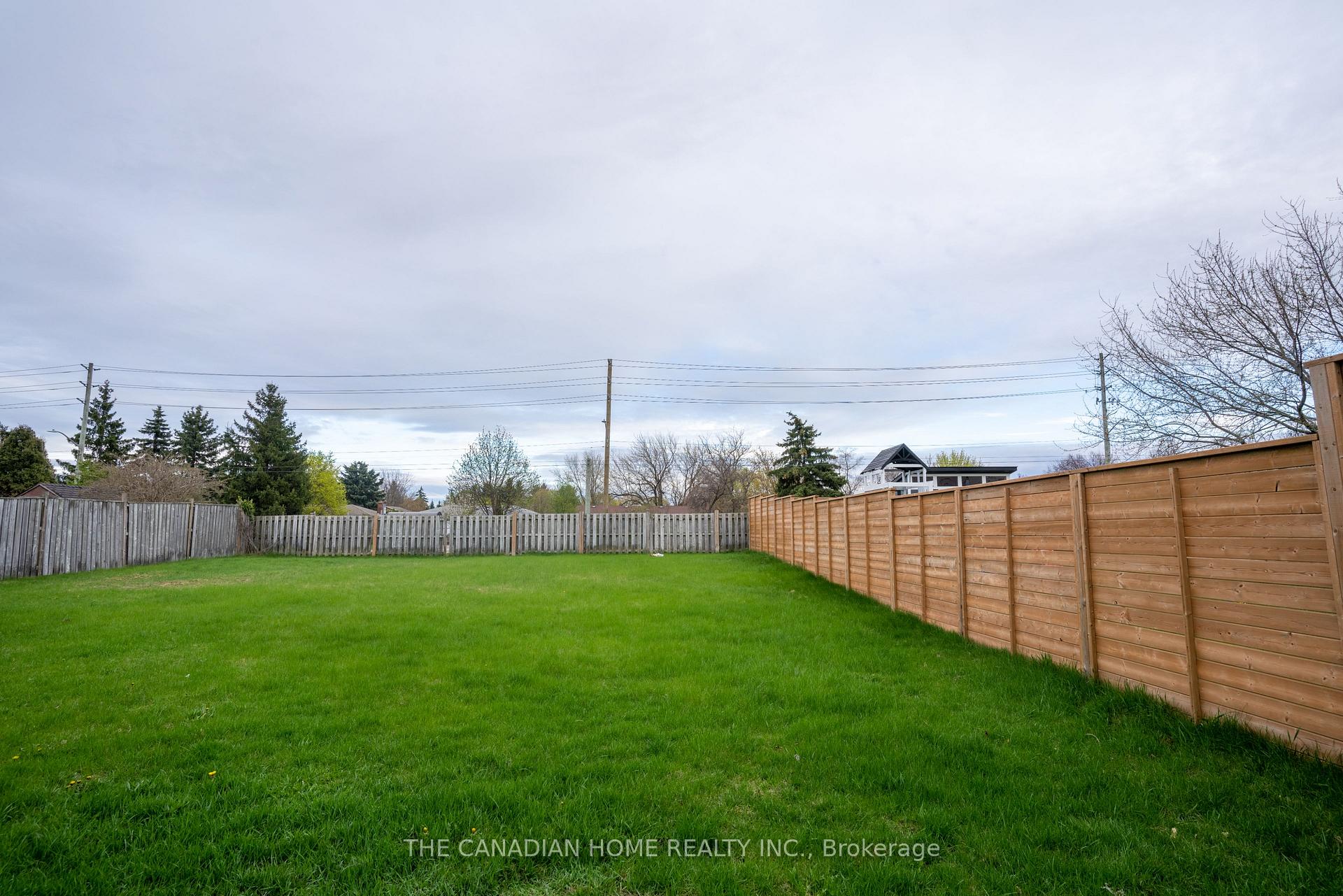 Photo 26 of 511B BARWICK Crescent E, Waterloo — HOMEH