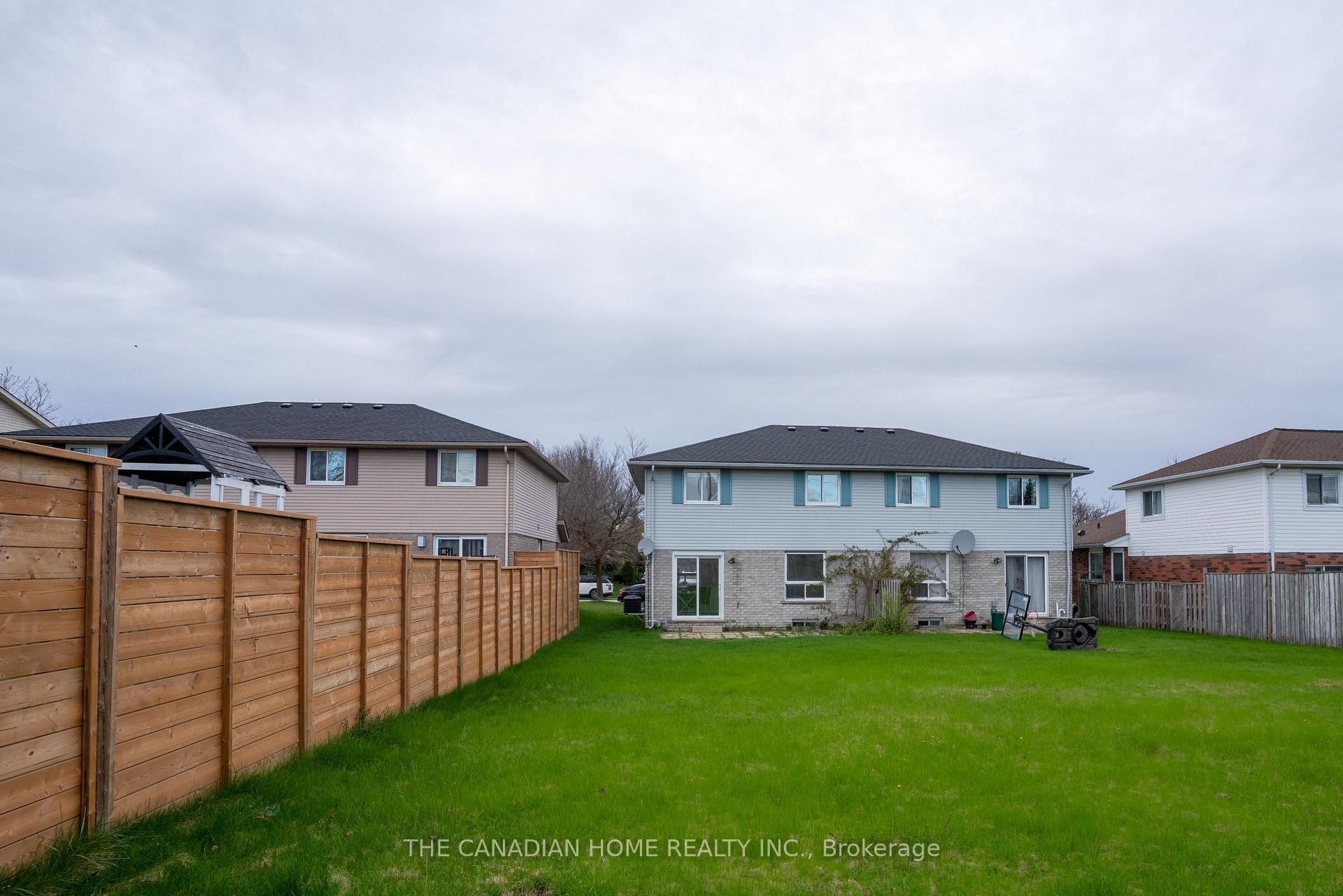 Photo 27 of 511B BARWICK Crescent E, Waterloo — HOMEH