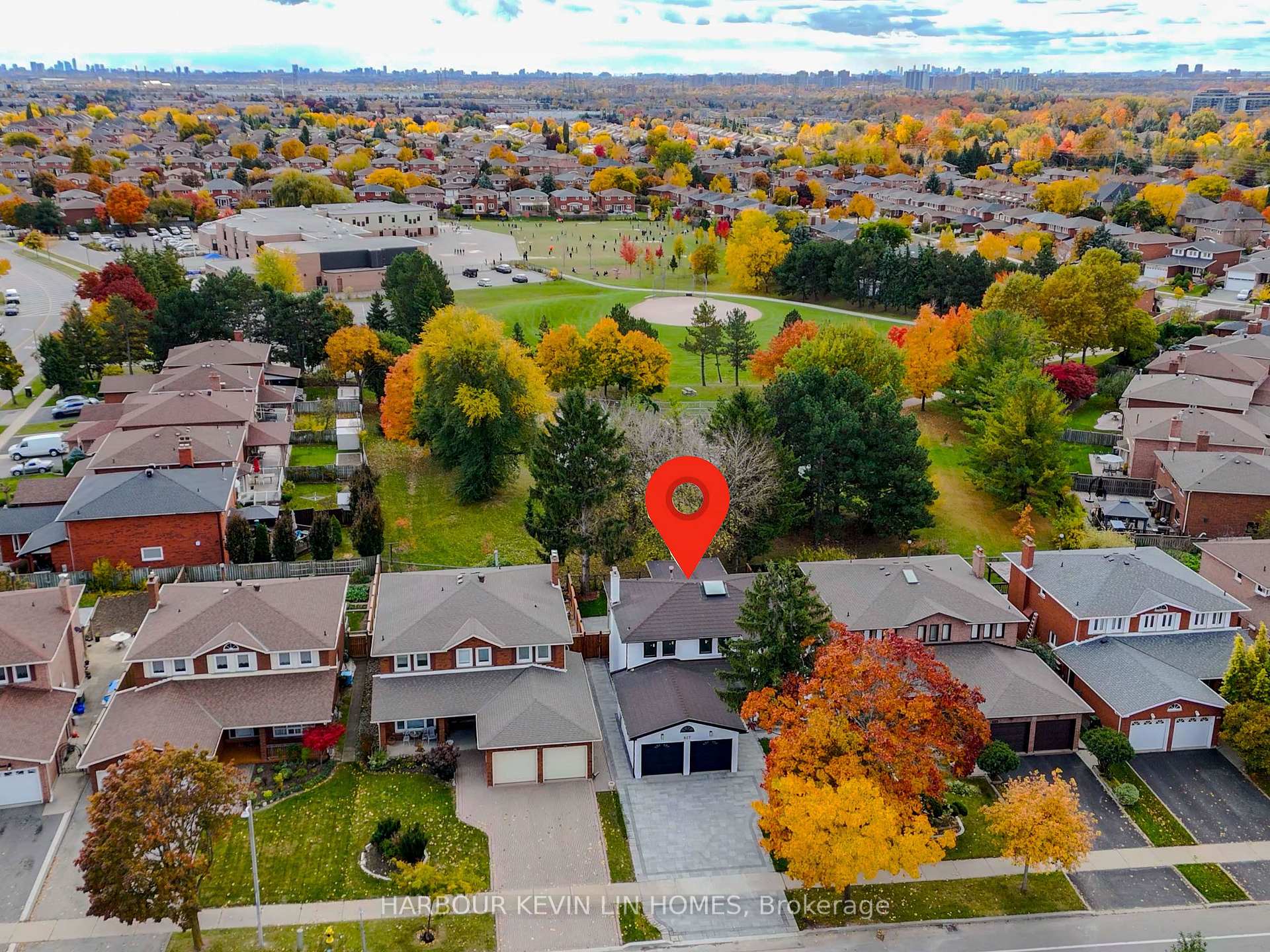 Photo 2 of 617 Chancellor Drive, Vaughan, East Woodbridge — HOMEH