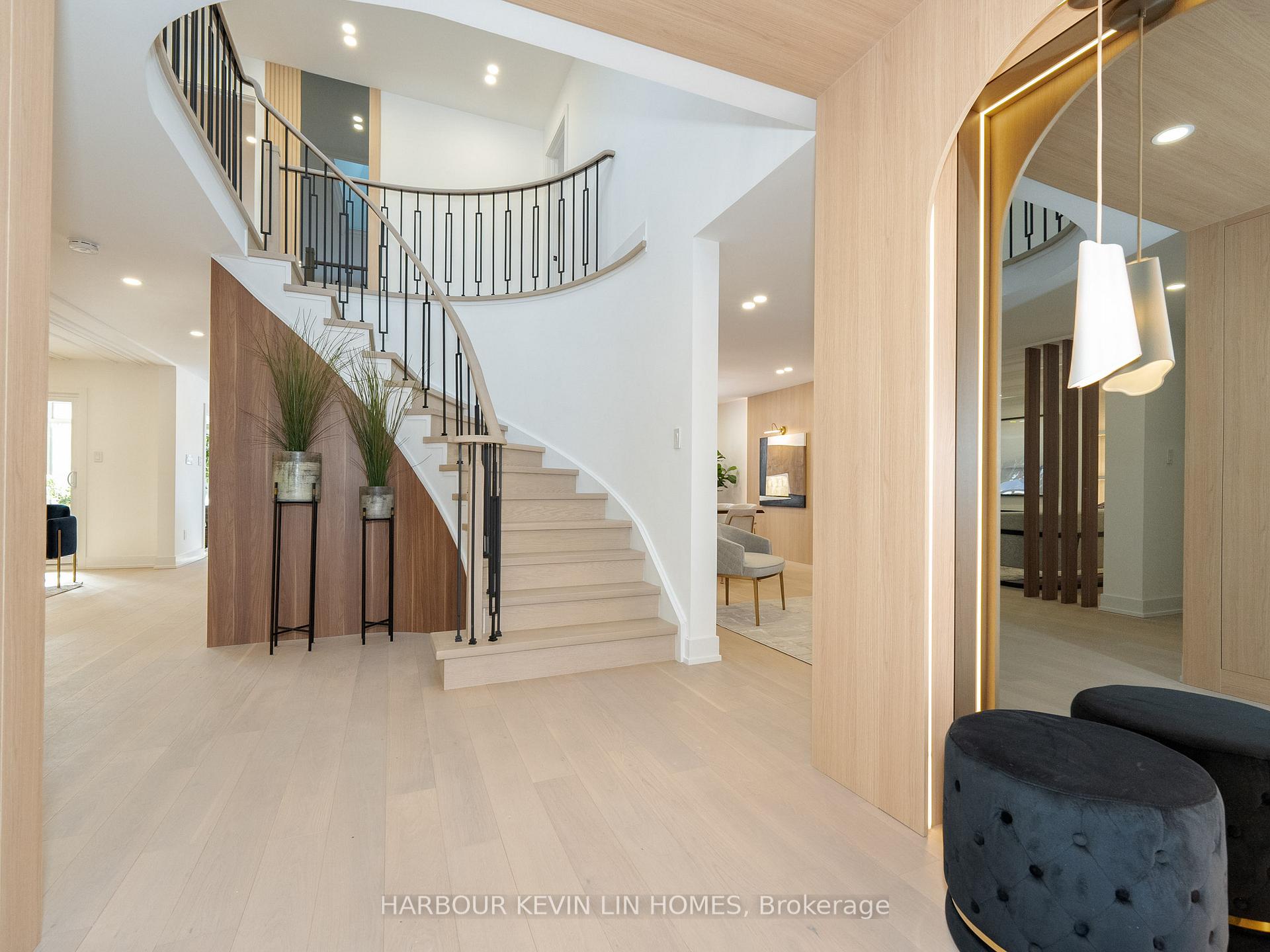 Photo 4 of 617 Chancellor Drive, Vaughan, East Woodbridge — HOMEH