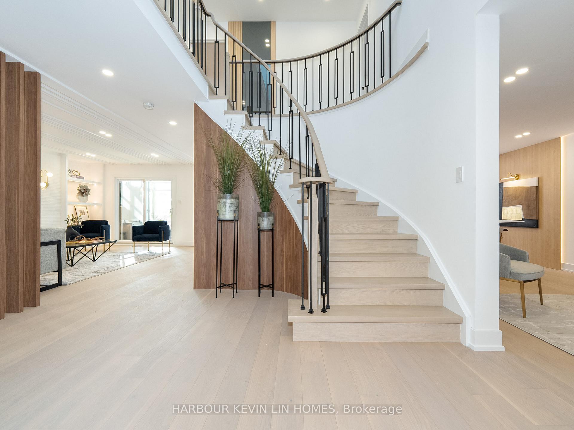 Photo 5 of 617 Chancellor Drive, Vaughan, East Woodbridge — HOMEH