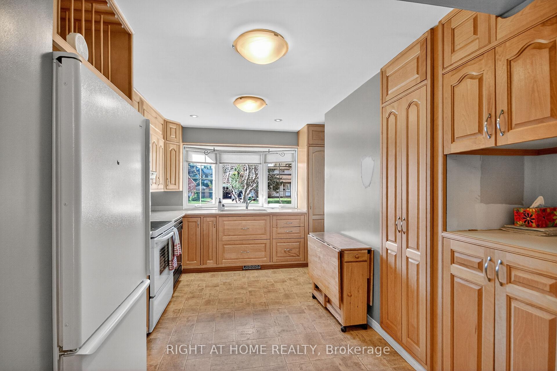 Photo 5 of 90 Sherway Drive, Ottawa, Barrhaven - Pheasant Run — HOMEH