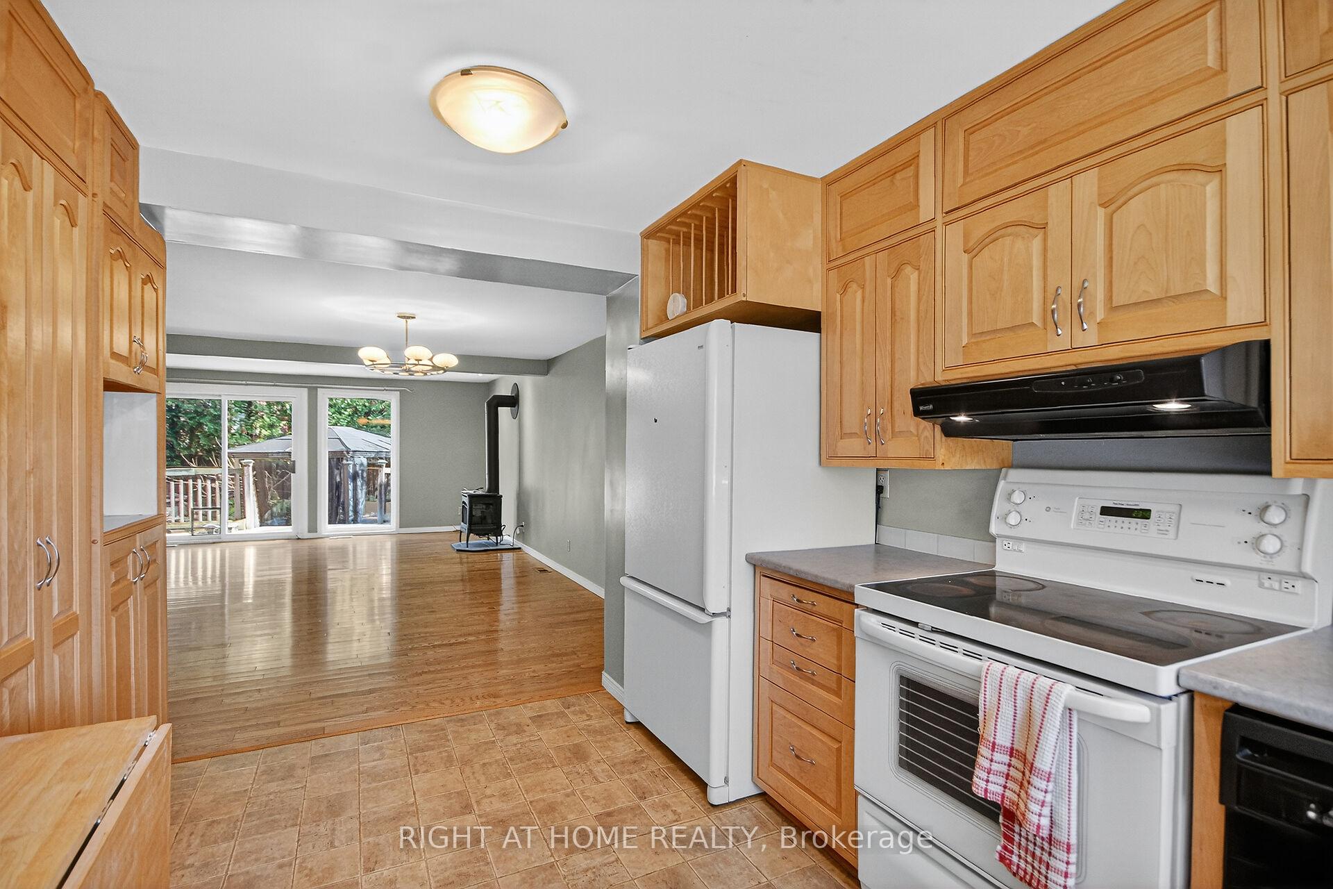 Photo 7 of 90 Sherway Drive, Ottawa, Barrhaven - Pheasant Run — HOMEH