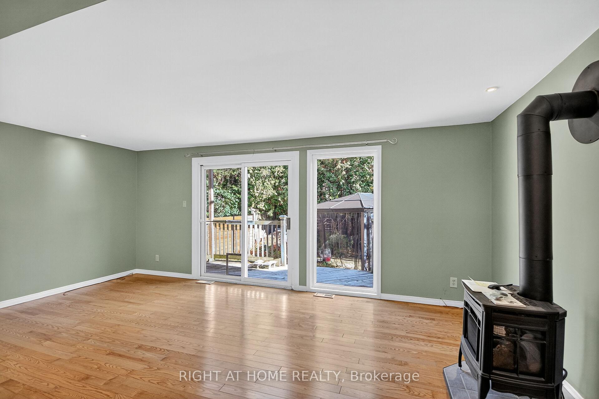 Photo 9 of 90 Sherway Drive, Ottawa, Barrhaven - Pheasant Run — HOMEH