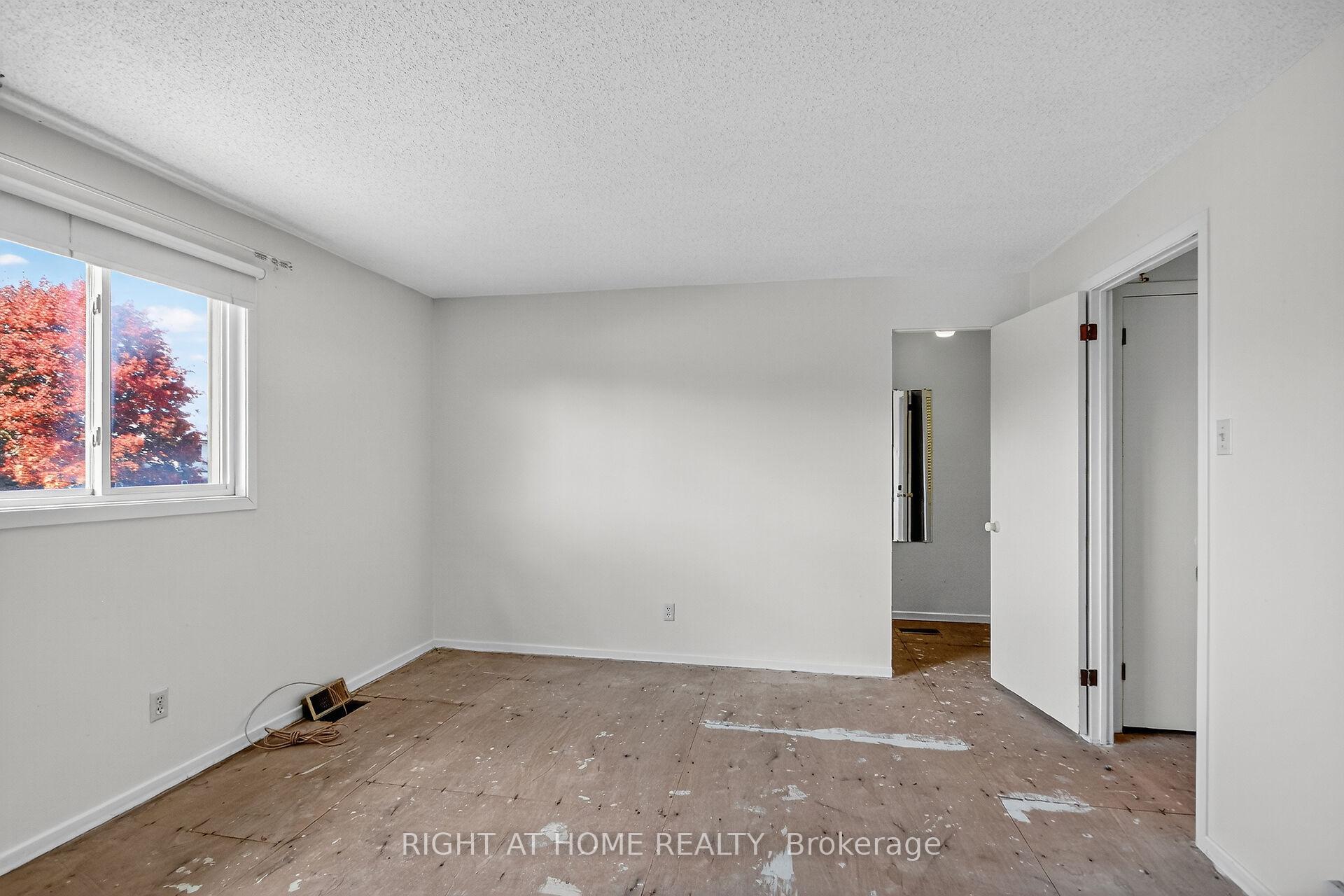 Photo 15 of 90 Sherway Drive, Ottawa, Barrhaven - Pheasant Run — HOMEH
