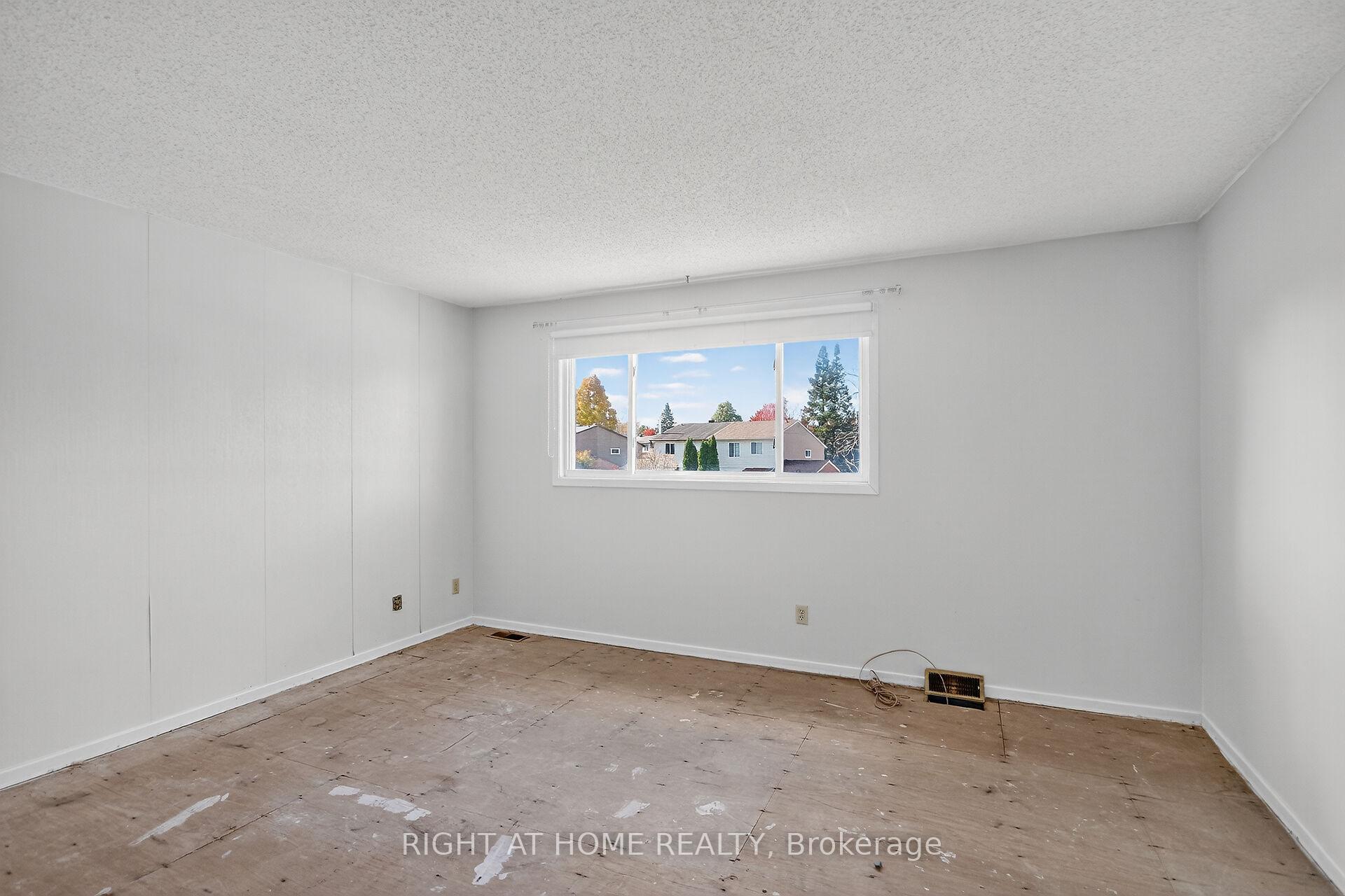 Photo 14 of 90 Sherway Drive, Ottawa, Barrhaven - Pheasant Run — HOMEH