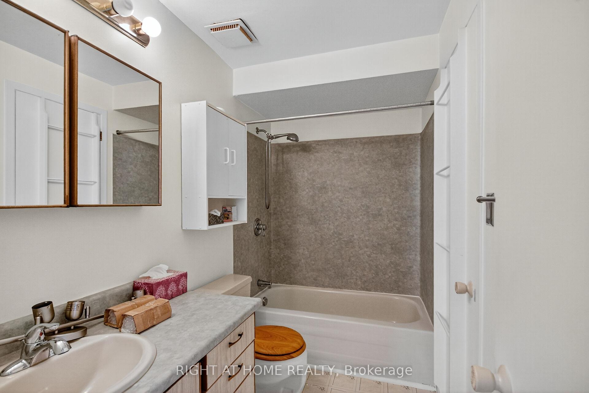 Photo 17 of 90 Sherway Drive, Ottawa, Barrhaven - Pheasant Run — HOMEH