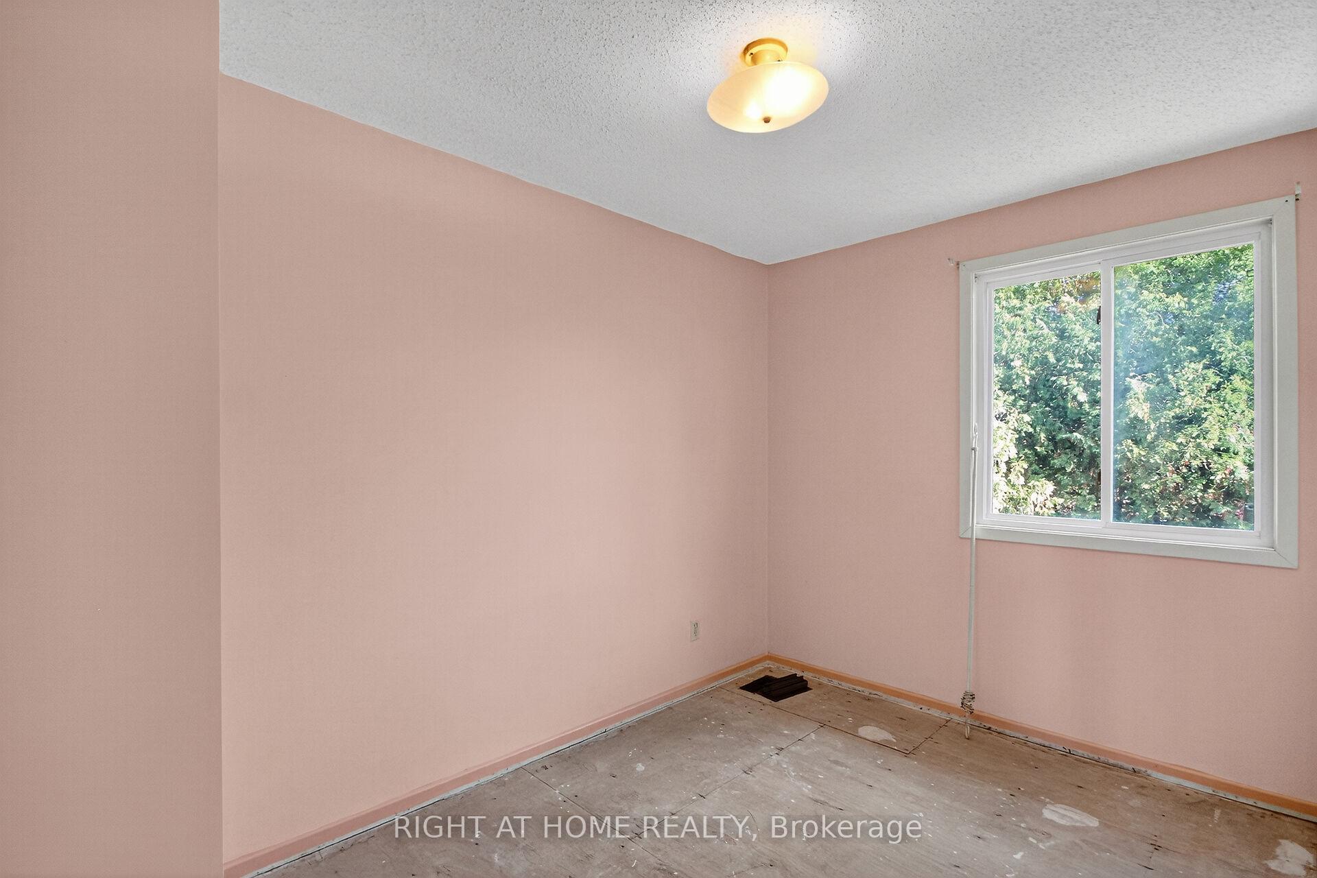 Photo 18 of 90 Sherway Drive, Ottawa, Barrhaven - Pheasant Run — HOMEH