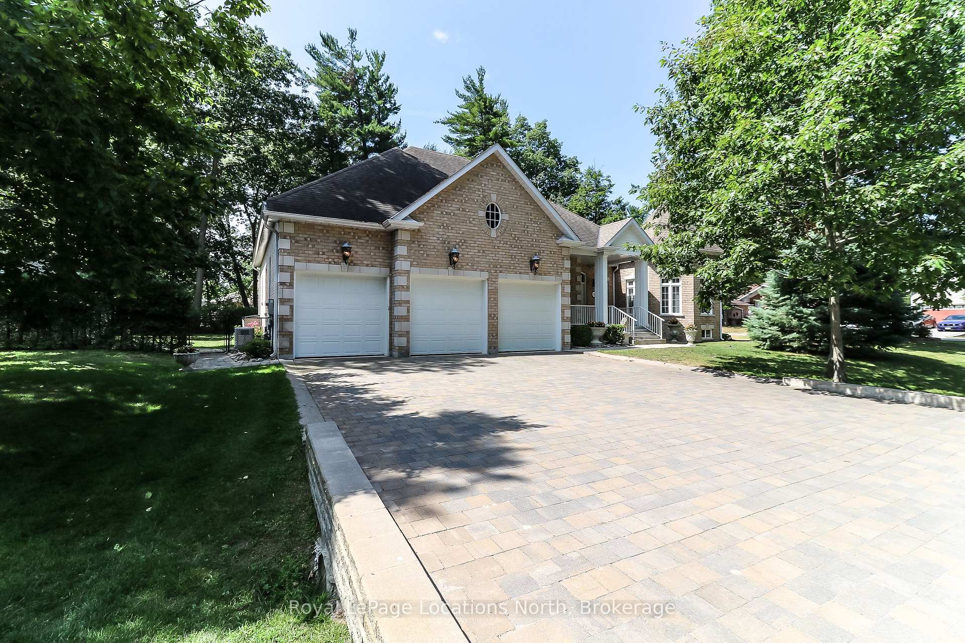 Photo 1 of 15 Downer Crescent, Wasaga Beach — HOMEH