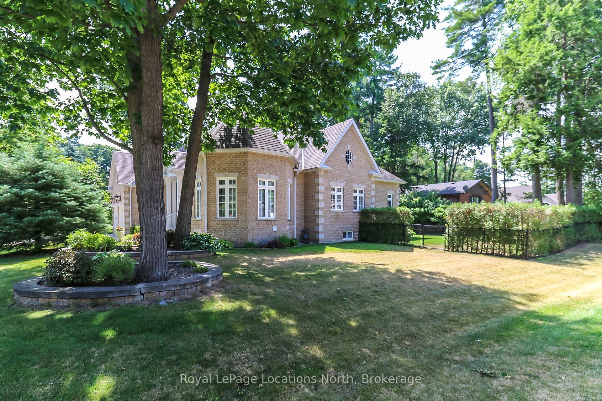 Photo 3 of 15 Downer Crescent, Wasaga Beach — HOMEH