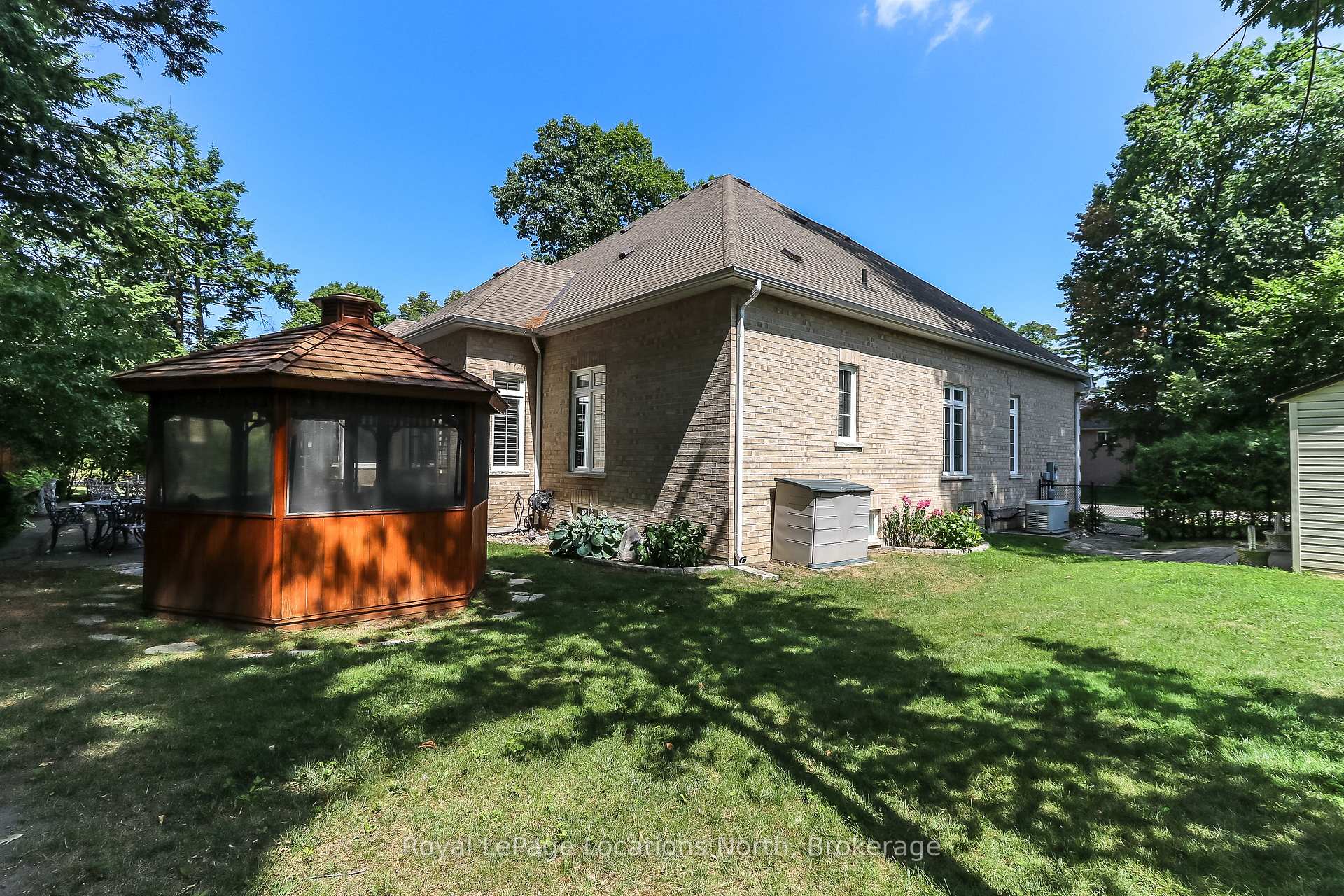 Photo 8 of 15 Downer Crescent, Wasaga Beach — HOMEH