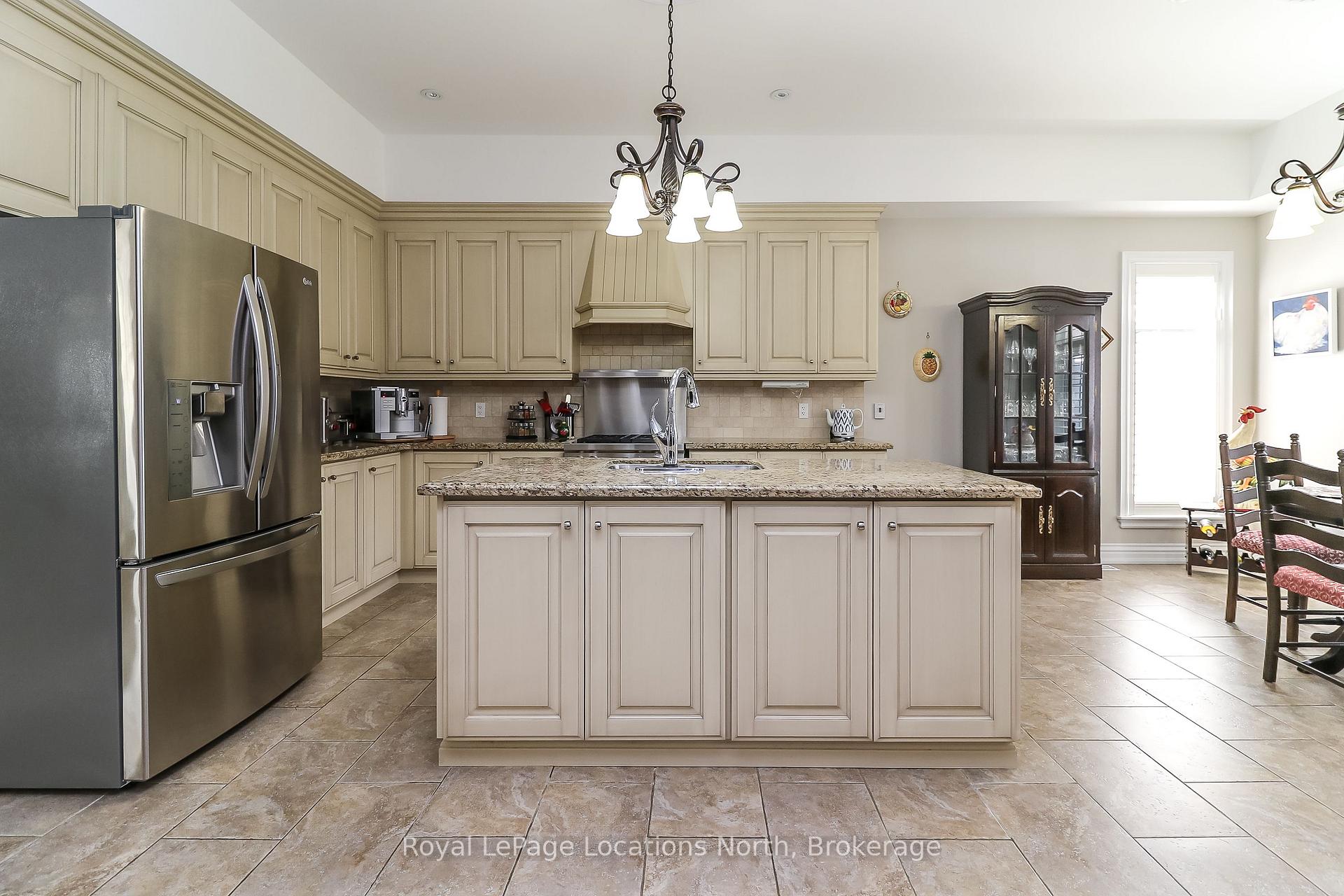 Photo 22 of 15 Downer Crescent, Wasaga Beach — HOMEH