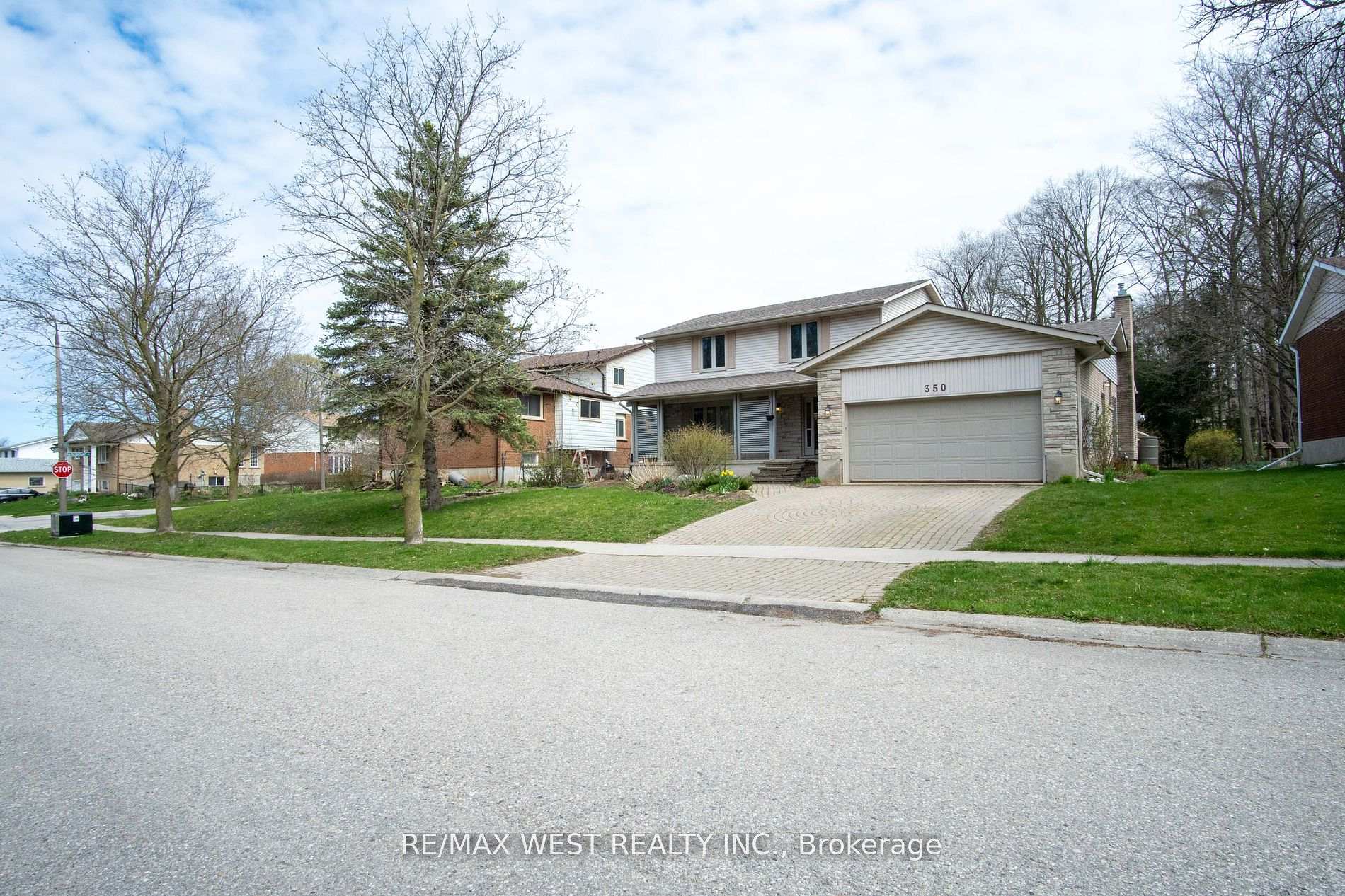 Front of 350 Thorncrest Drive W