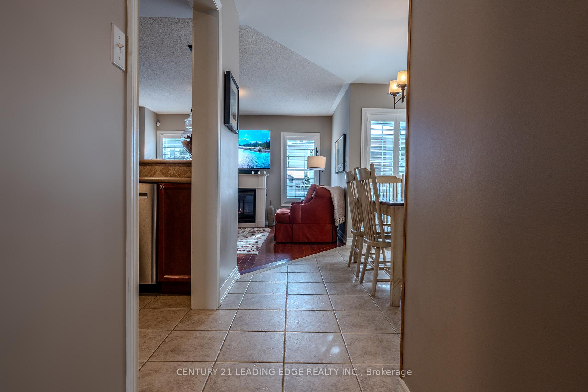 Photo 6 of 23 Northgrove Crescent, Whitby, Brooklin — HOMEH