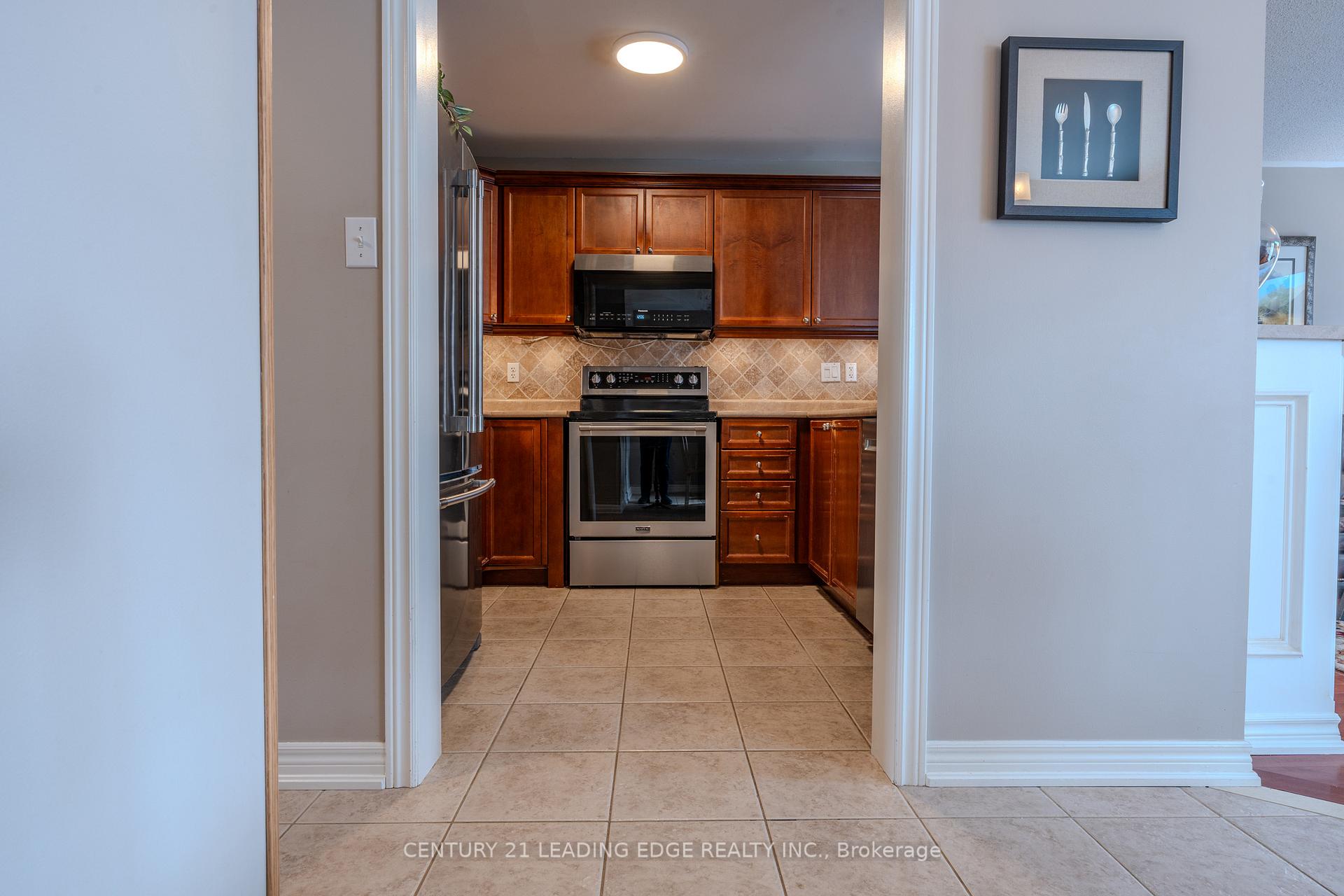 Photo 7 of 23 Northgrove Crescent, Whitby, Brooklin — HOMEH